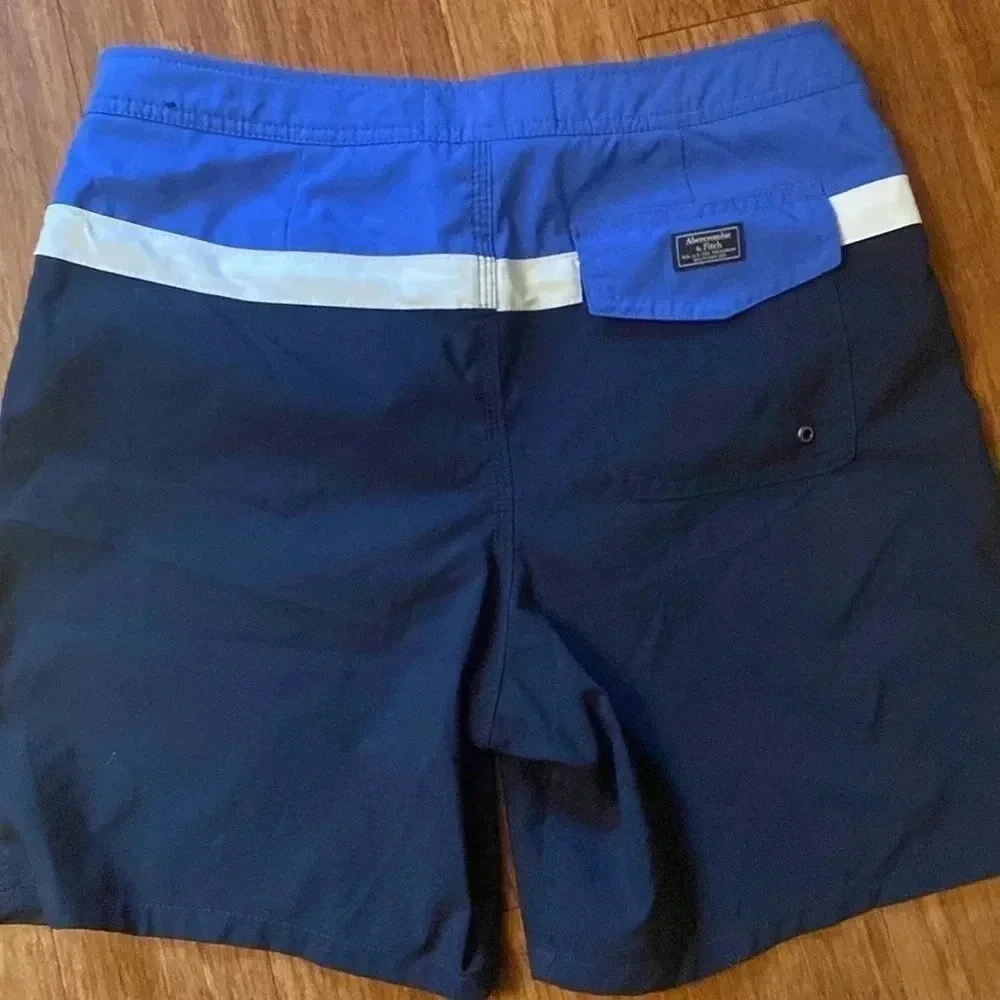 Abercrombie & Fitch men’s swim trunks - size 29 stretch - great condition